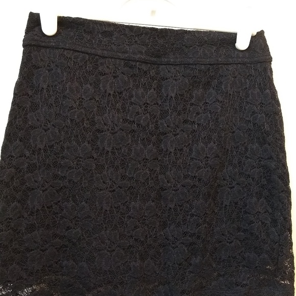 Lace mini skirt NWOT - Picture 2 of 4